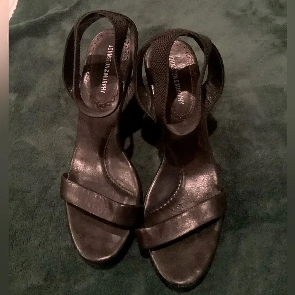 Johnston & Murphy Ankle Strap wedge heels black leather glove strap GUC size 8